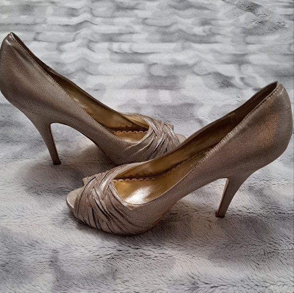 LuLu Townsend Shimmering Gold Heels  Size 8.5 - Picture 2 of 12